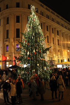 В Будапеште проходит пара очаровательных рождественских ярмарок и зимних фестивалей с последних выходных ноября до конца декабря или до первых выходных января