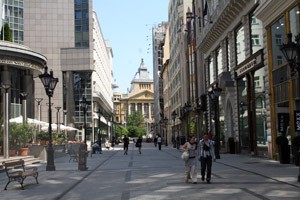 Торговая улица, посвященная мировым модным брендам